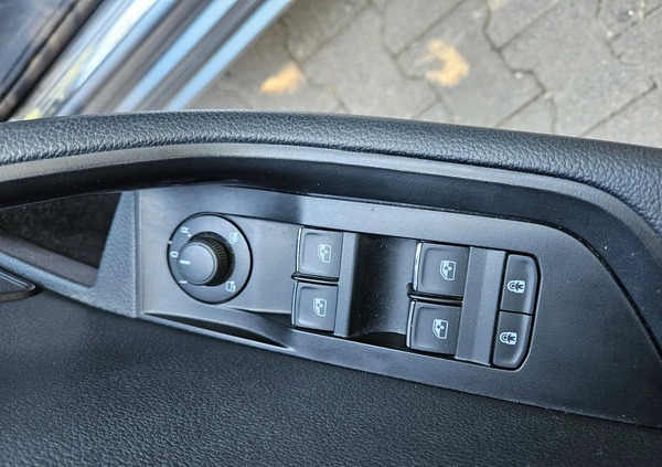 Skoda Superb cena 84000 przebieg: 121800, rok produkcji 2017 z Wrocław małe 172